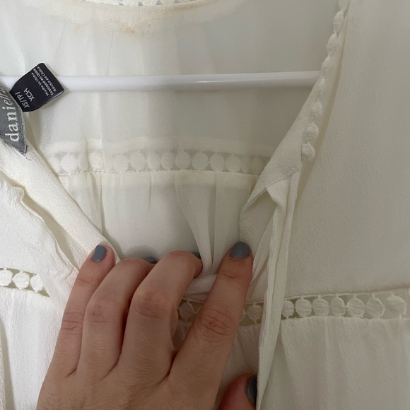 Beautiful white spring/summer maternity top! - Picture 2 of 4